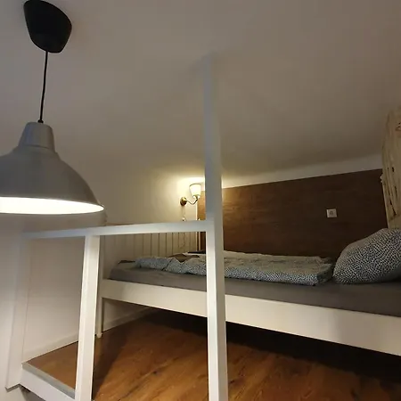 Cozy With Air Condition Freshly Renovated Apartament