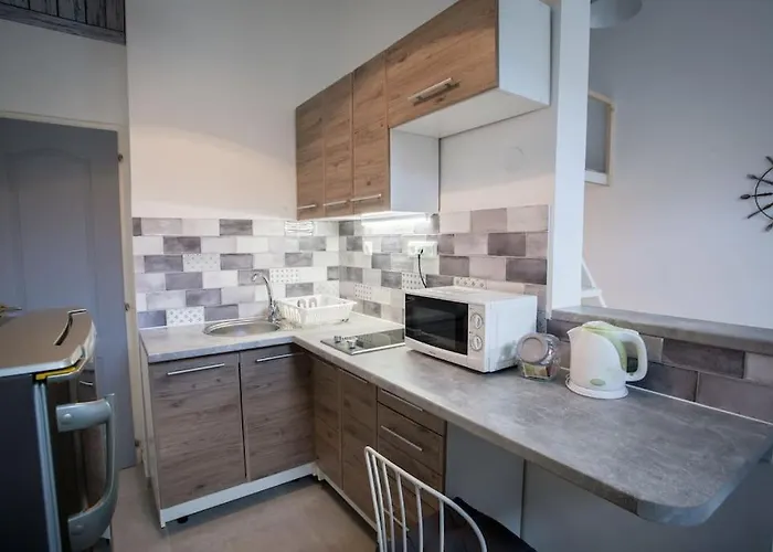 Cozy Studio Apartment With Air Condition